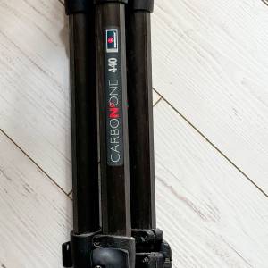 (likenew ) Manfrotto 440 carbon one tripod w ball head (made in Italy)