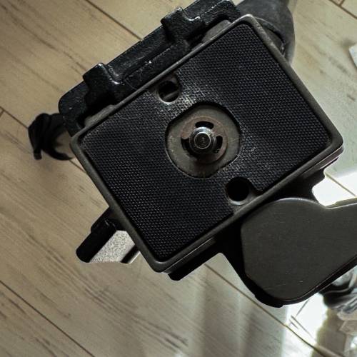 (likenew ) Manfrotto 440 carbon one tripod w ball head (made in Italy)