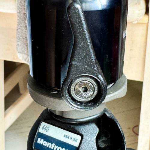 (likenew ) Manfrotto 440 carbon one tripod w ball head (made in Italy)