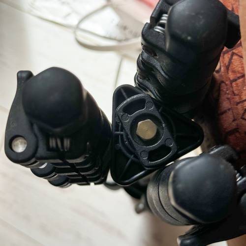 (likenew ) Manfrotto 440 carbon one tripod w ball head (made in Italy)