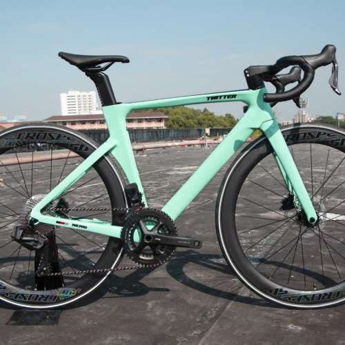 TWITTER R12 PRO 電變26速碟剎碳纖維公路車 送水架前後蛙燈