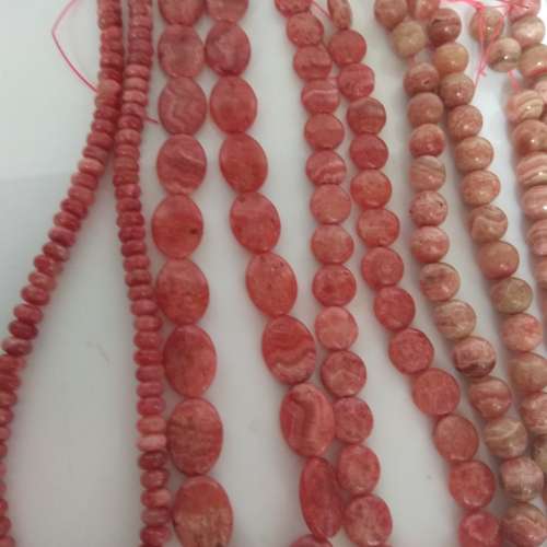 紅紋石珠串，長約16吋。每條250元5條750元。no.A20.8.24