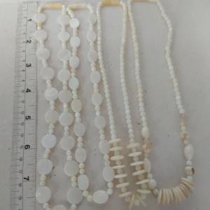 一手四條天然珍珠貝殼mop shell 頸鏈長約16吋 圓滑好工， 高雅大方男女合用，4條共...