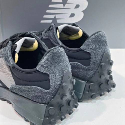 全新New Balance 327 牛皮織物 低幫休閒跑步鞋 男女同款 黑色