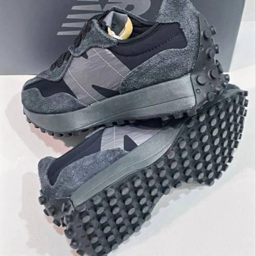 全新New Balance 327 牛皮織物 低幫休閒跑步鞋 男女同款 黑色