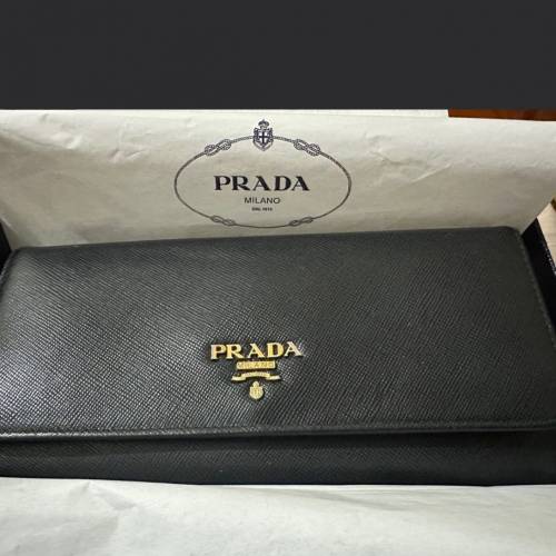 PRADA經典款長銀包