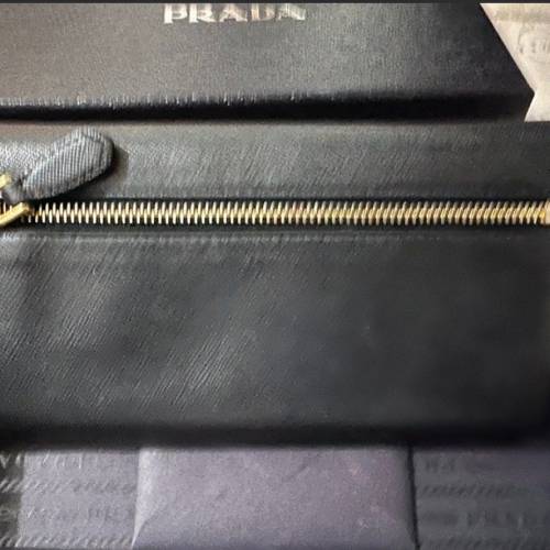 PRADA經典款長銀包