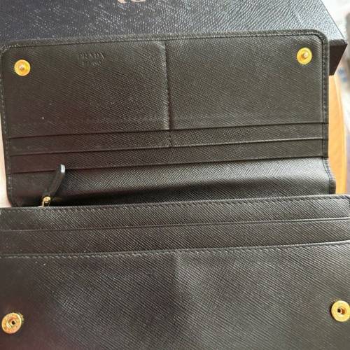 PRADA經典款長銀包