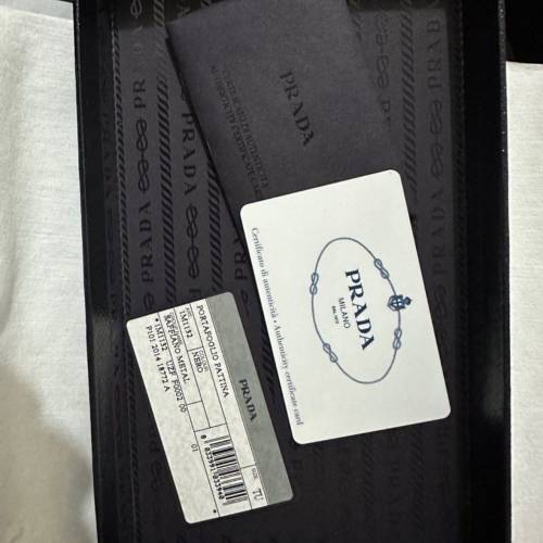 PRADA經典款長銀包