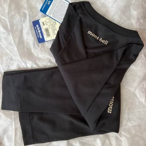 Mont-bell黑色長袖薄料透氣戶外Tee（防紫外光）