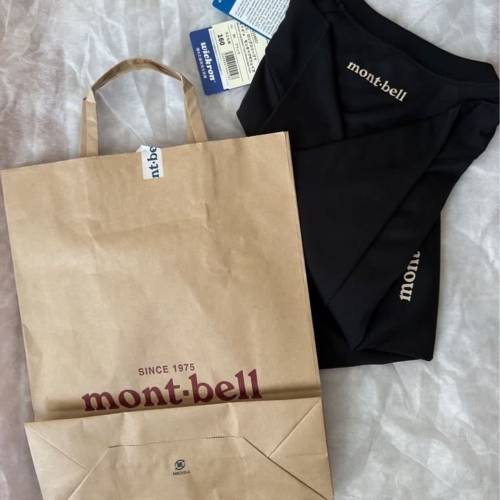 Mont-bell黑色長袖薄料透氣戶外Tee（防紫外光）