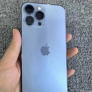 iPhone 13 Pro Max 1tb 天藍峰，使用原裝case 同貼mon貼