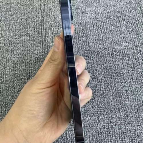 iPhone 13 Pro Max 1tb 天藍峰，使用原裝case 同貼mon貼