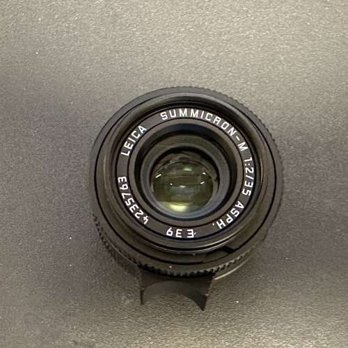 Leica Summicron-M 35mm F2 (model no. 11879)