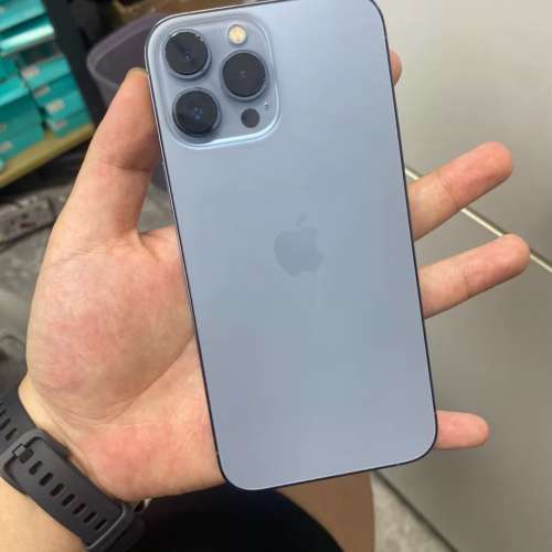 iPhone 13 Pro Max 1tb 天藍峰，使用原裝case 同貼mon貼