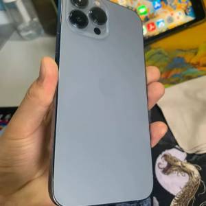iPhone 13 Pro Max 1tb 天藍峰，使用原裝case 同貼mon貼