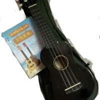 黑色19吋Ukulele 連袋及筆記一本（送pick 兩塊）