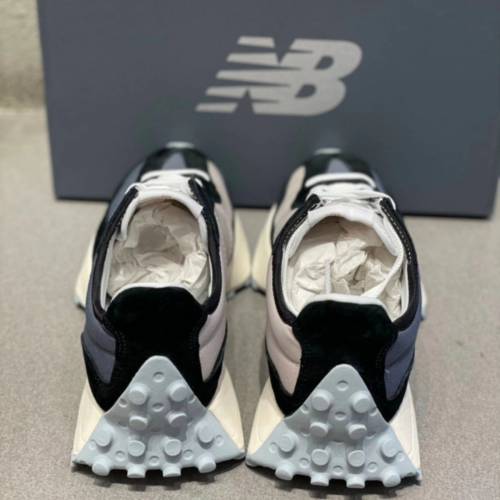 全新New Balance 327 低幫休閒跑步鞋 女款 黑色