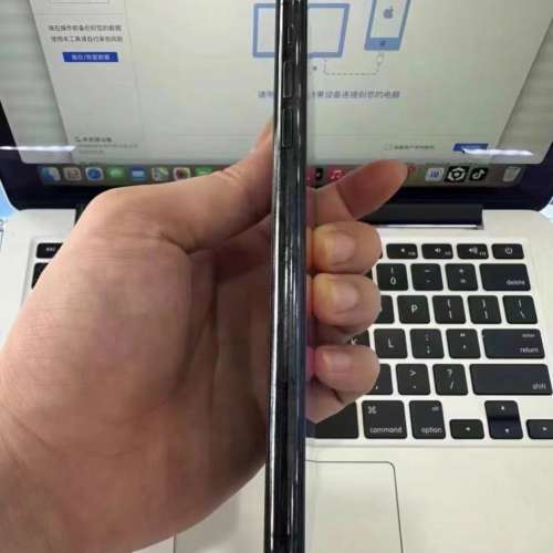 iPhone 11 Pro Max 512G～ 電池效率100 ％，隨機跟一個原裝保護套同埋鋼化Mon貼