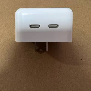 100%原裝蘋果A2571雙USB-C35w連 接埠充電器（貨辦）（兩腳插頭）去 內地其他國家旅...