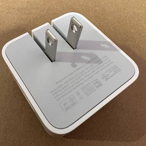 100%原裝蘋果A2571雙USB-C35w連 接埠充電器（貨辦）（兩腳插頭）去 內地其他國家旅...