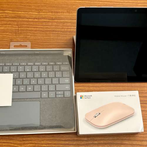 Surface Go 3 + 全新 Keyboard 灰色 / 紅色