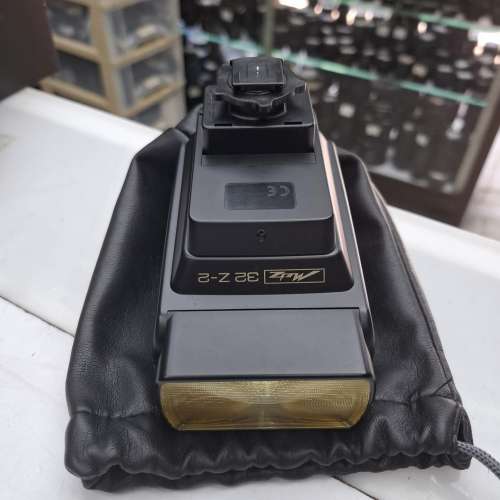 METZ 40 MZ-1 FLASH + METZ G15   METZ 32 Z-2 FLASH