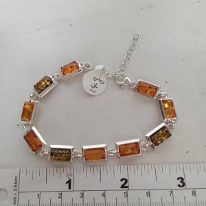 10x8mm 北歐天然蜜蠟 鑲嵌純銀手串，長約六點五寸，有2吋加長銀線圈適合各類手型。...