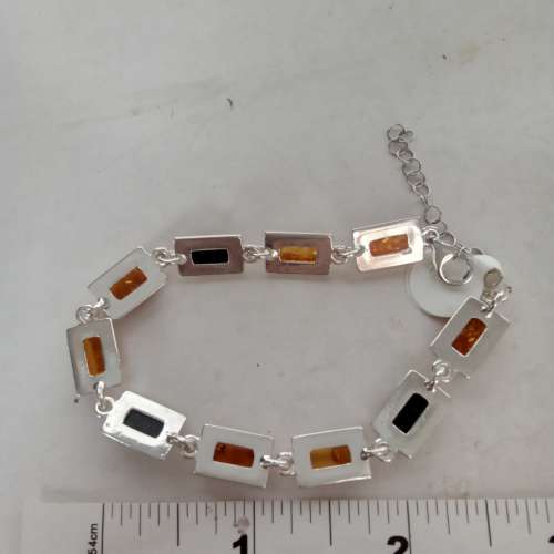 10x8mm 北歐天然蜜蠟 鑲嵌純銀手串，長約六點五寸，有2吋加長銀線圈適合各類手型。...