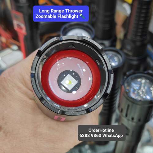 特遠射程可變焦距手電筒2000流明.射程遠達1.2km. Zoomable Flashlight. Rechargeab...