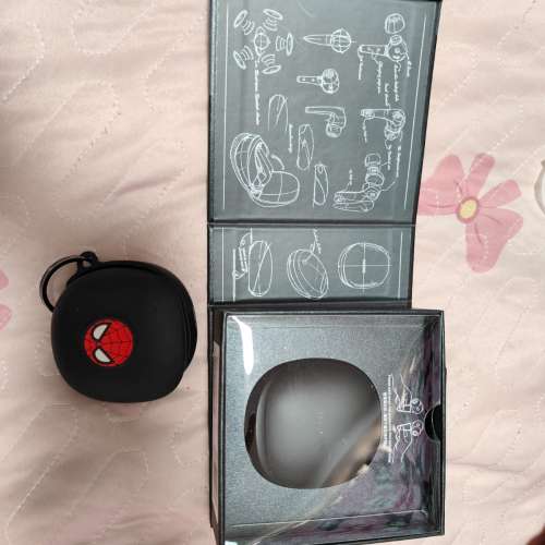 iMore Aero （周杰倫品牌)入耳式主動降噪耳機(極少用好新），送蜘蛛俠練扣充電盒保護...