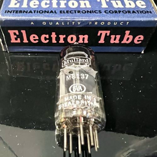 12ax7 ecc83  M8137 Mullard 貓乸圓環多士灰屏一支1961年英國製造