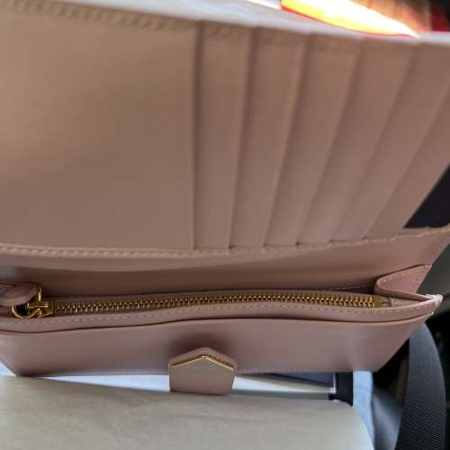 Prada 全新長銀包