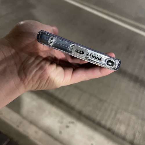 三星S23ultra  12/512G  左下角漏液有黑點