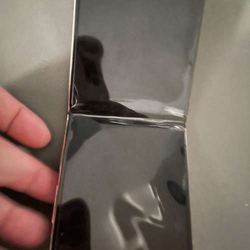 三星flip 4（爆屏可以著機）