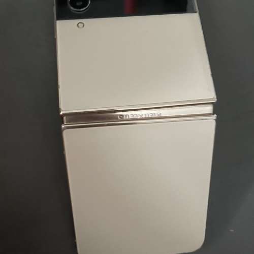 三星flip 4（爆屏可以著機）