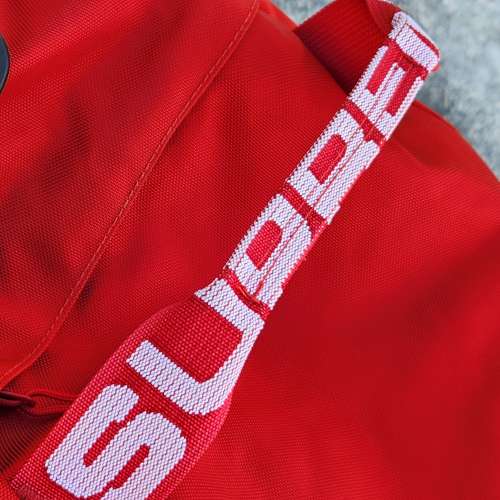 Supreme 紅色旅行袋