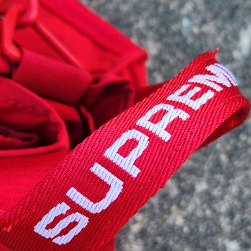 Supreme 紅色軍事袋