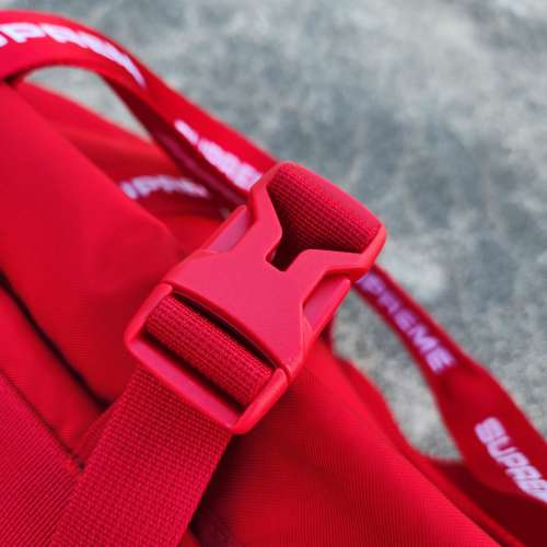 Supreme 紅色軍事袋
