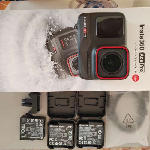 Insta 360 Ace Pro (plus 2 New battery)