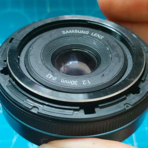 三星NX微單鏡頭30mm大光圈定焦鏡頭瑕疵品正常用