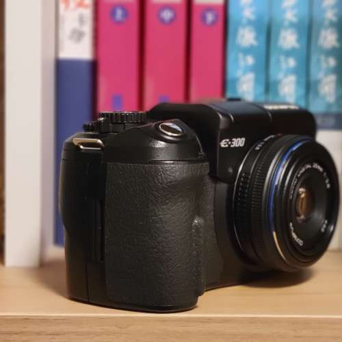 Olympus E-300 + 25mm f2.8