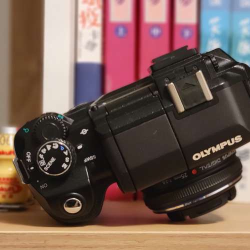 Olympus E-300 + 25mm f2.8