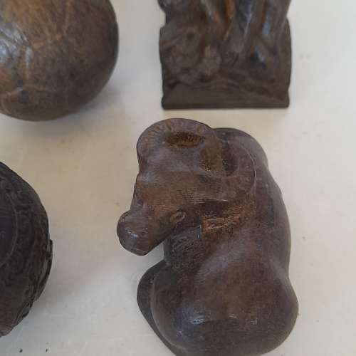 十一件沉香木雕小擺件，共售二百五十元。no.4.8.24