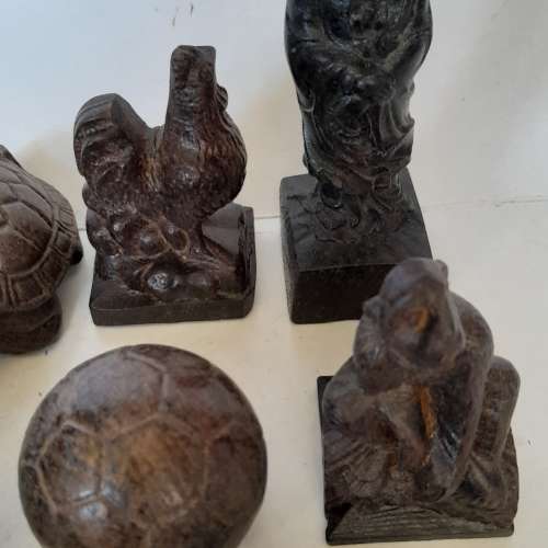 十一件沉香木雕小擺件，共售二百五十元。no.4.8.24