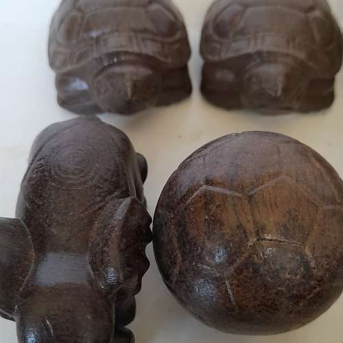 十一件沉香木雕小擺件，共售二百五十元。no.4.8.24