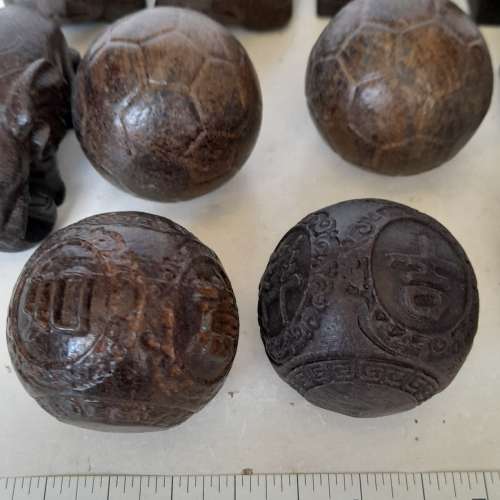 十一件沉香木雕小擺件，共售二百五十元。no.4.8.24