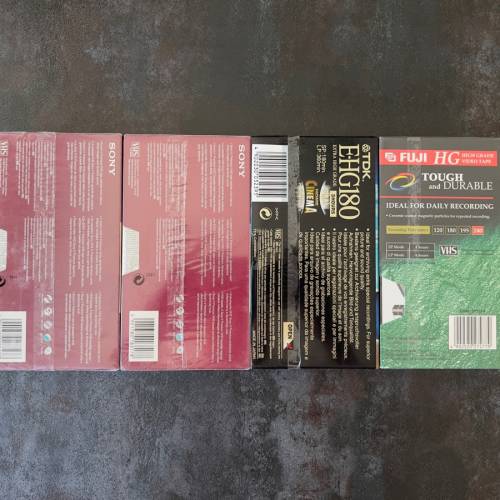 Set of 4 VHS tapes  共4餅 不散賣
