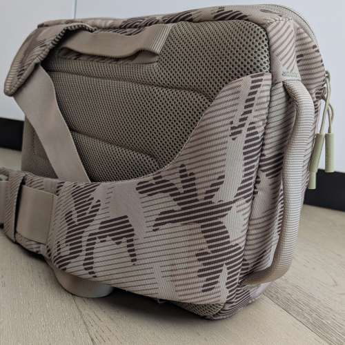 INCASE 迷彩單肩相機背包