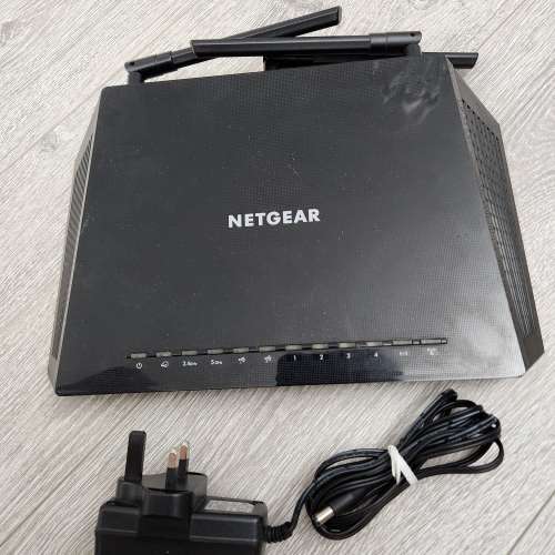 NETGEAR Model : R6400 AC1750 Dual Band Gigabit WiFi 正常Router一部